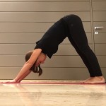 Cominciare bene la giornata con lo yoga – Claudia Porta su iocominciobene – posizione cane a testa in giù